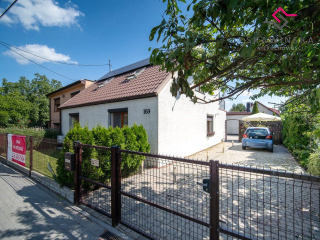 Solidny dom  z nowoczesnym zapleczem – Radłów